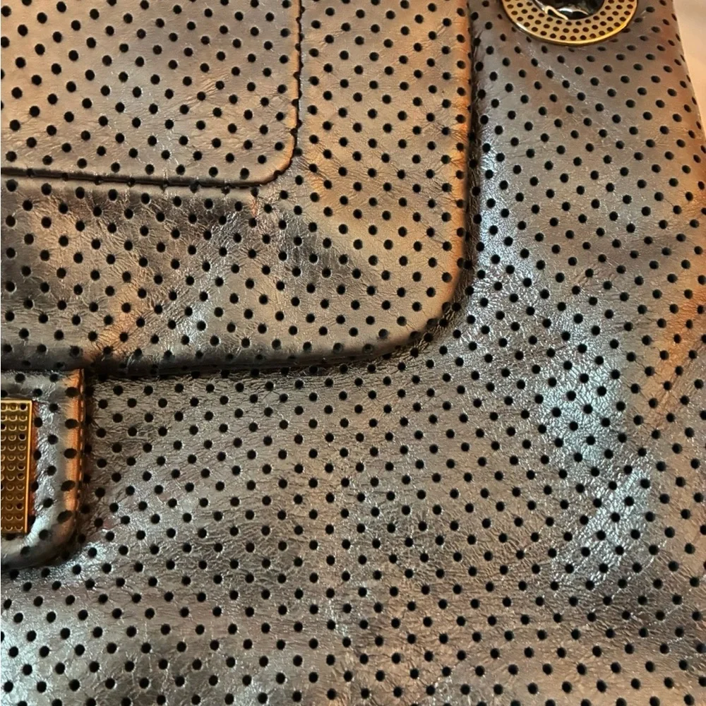 CHANEL Silver Perforated Shoulder Bag - Picture 5 of 8